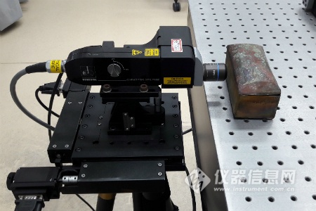 自動平移對焦光纖測量系統對考古出土銀函表面銹蝕產物分析2.jpg 當拉曼光譜走入博物館 個性化需求凸顯——訪上海博物館文物保護科技中心副研究館員周浩